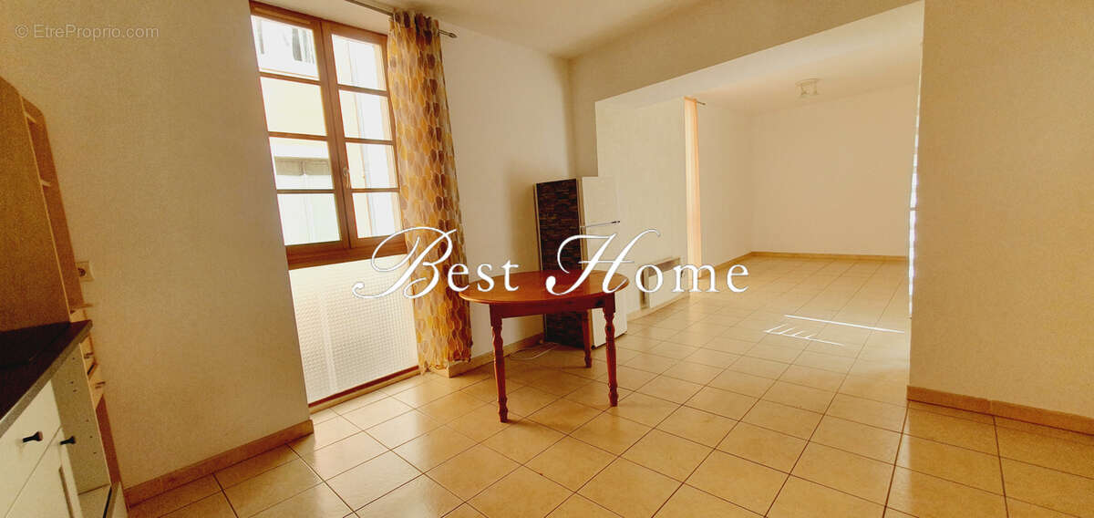 Vente appartement Proche Daudet et Arènes , A vendre Appartement de type 3 en 1er étage avec balcon - photo 4