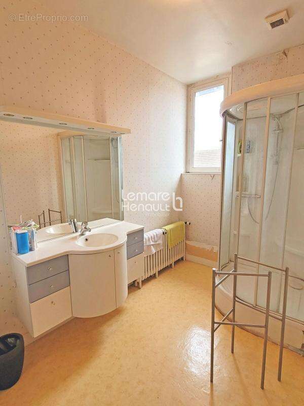 Belle maison bourgeoise 257 m² env avec jardin et garage - photo 12