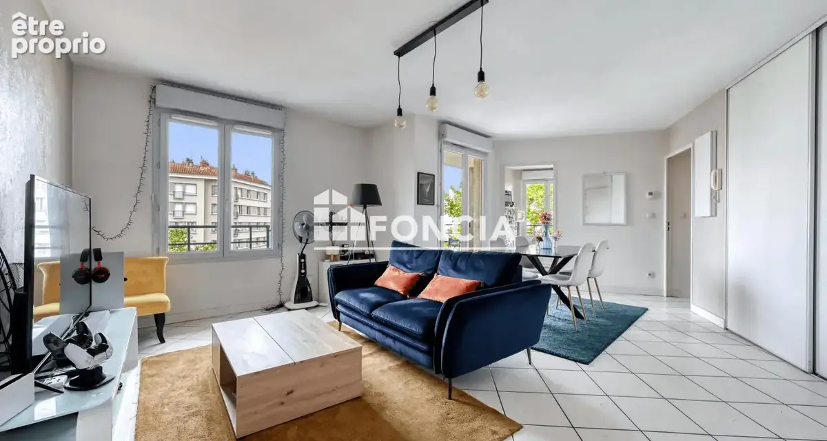 VILLEURBANNE - PLACE MARENGO (Limite Lyon 3e) – T3 de 64 m² en Étage Élevé avec Balcon, Parking & Cave - photo 2