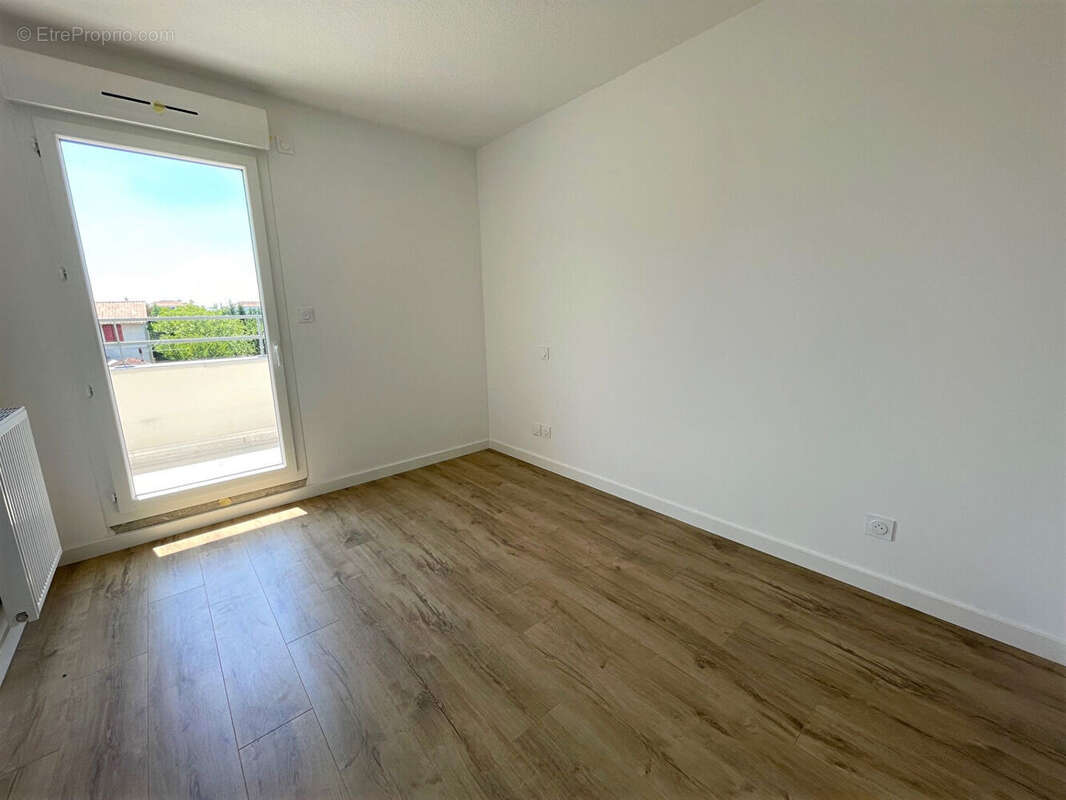 Appartement Cornebarrieu 4 pièces 84m² + 19m² de terrasse + 2 Parking sous-sol ! CORNEBARRIEU - photo 4