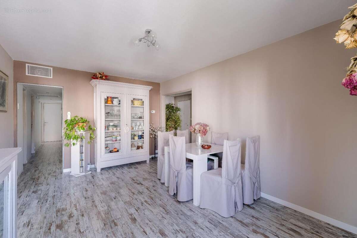 Appartement 95 m² à Decines-Charpieu  - photo 2