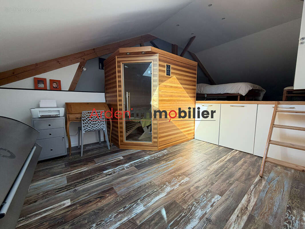 Ensemble immobilier d'exception à Vendre à Rethel - 10 Pièces, 254,95 m² sur Terrain de 393 m² - photo 4