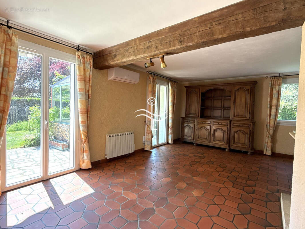 Maison à CORMELLES-LE-ROYAL