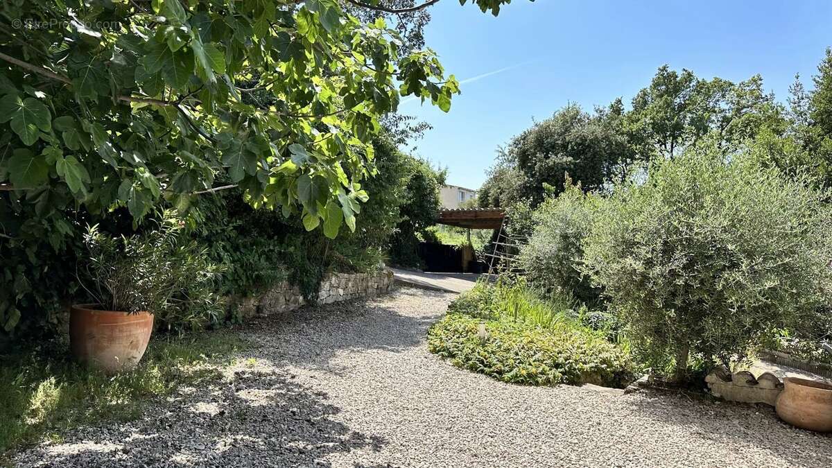 Deux maisons mitoyennes et un appartement avec jardin et garage - photo 17