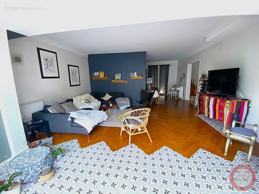 PIECE DE VIE 40 M2 - Appartement à BORDEAUX
