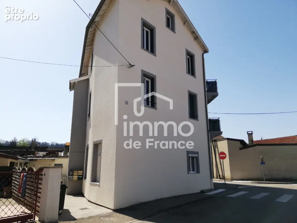 Ambérieu-en-Bugey : immeuble de rapport de 6 appartements et 1 local, à proximité immédiate de la gare - photo 2