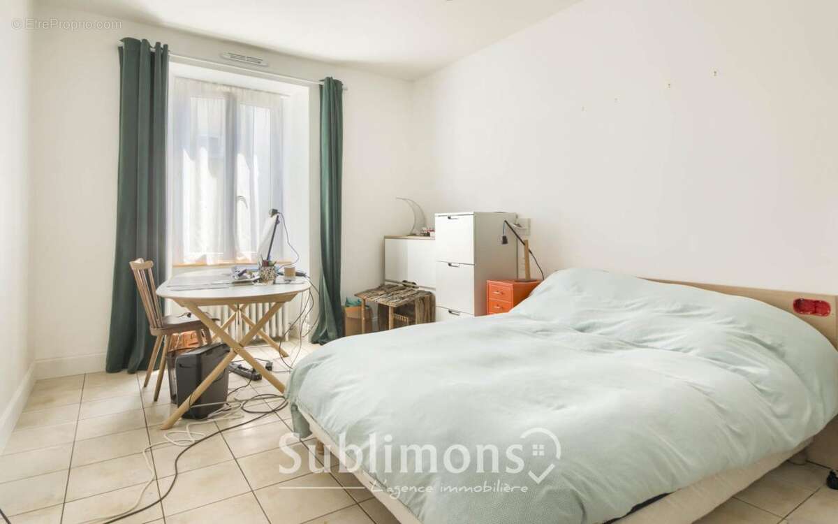 Maison à SAINT-MACAIRE-EN-MAUGES