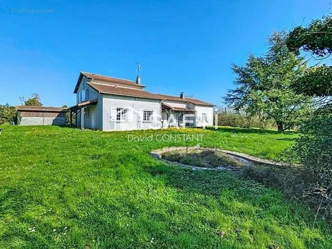 Photo 2 - Maison à LA FOYE-MONJAULT