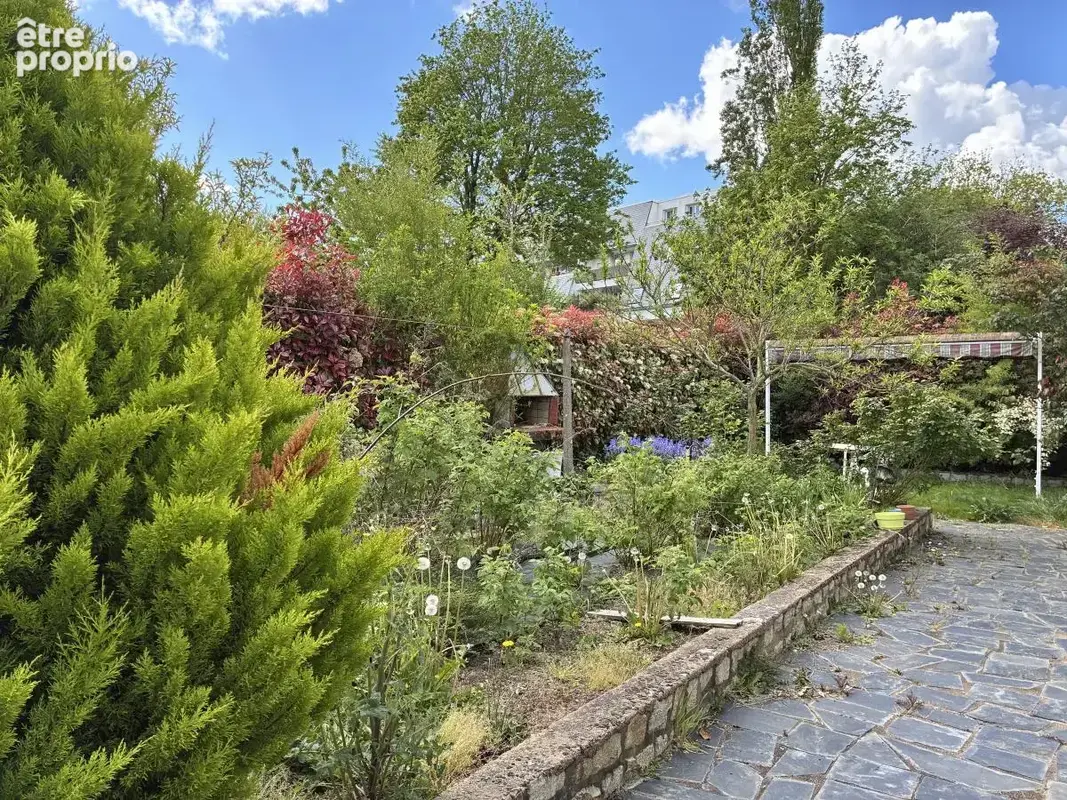 Maison 136 m² à Laval  - photo 3