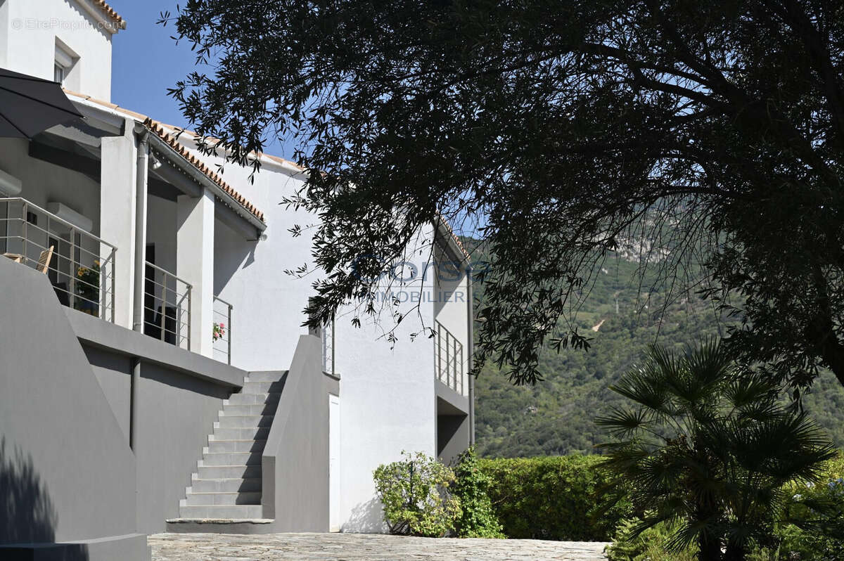 Maison 146 m² à Ajaccio  - photo 2