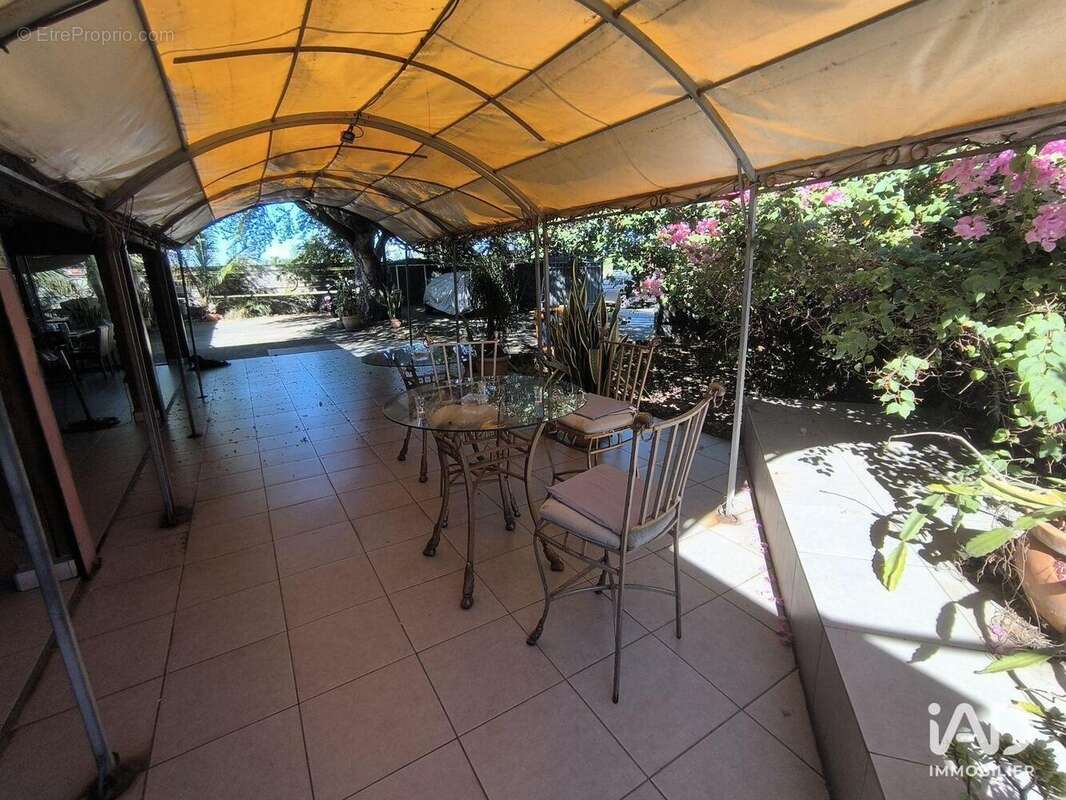 Photo 8 - Commerce à SAINT-PIERRE