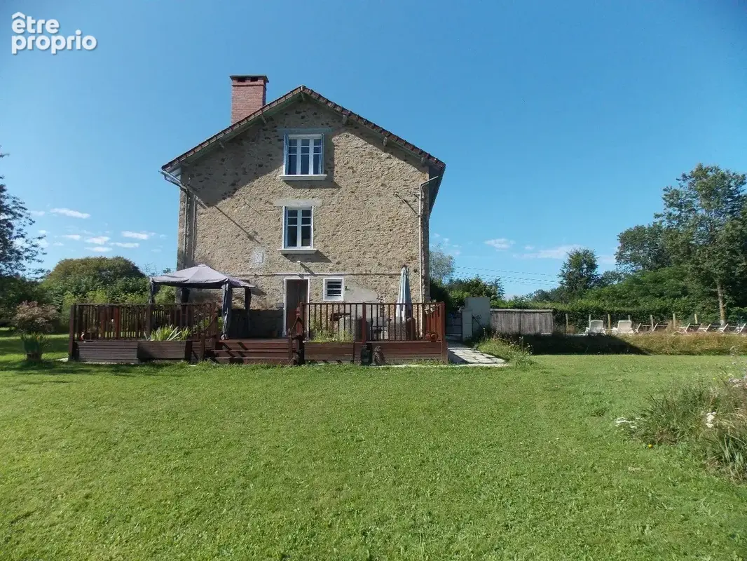Belle maison individuelle en pierre rénovée de 6 chambres avec belle piscine et grand jardin attenant. - photo 14