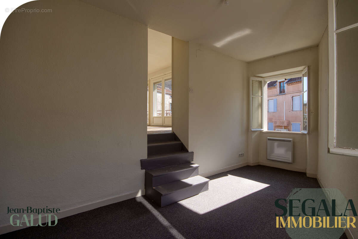 Immeuble dans le centre ville de Carmaux - 1 local commercial et 1 grand appartement - photo 9
