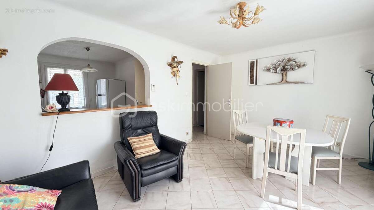 Maison à PEZILLA-LA-RIVIERE