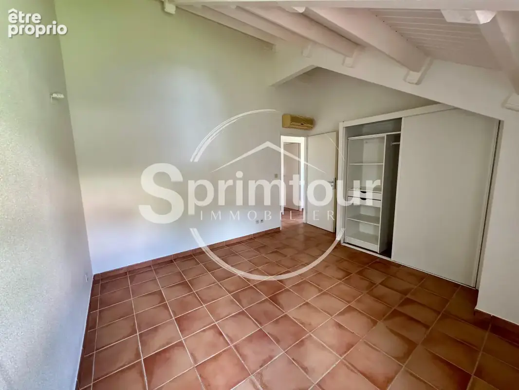 GOURBEYRE — Duplex T3, entièrement rénové avec vue sur les Saintes - photo 14