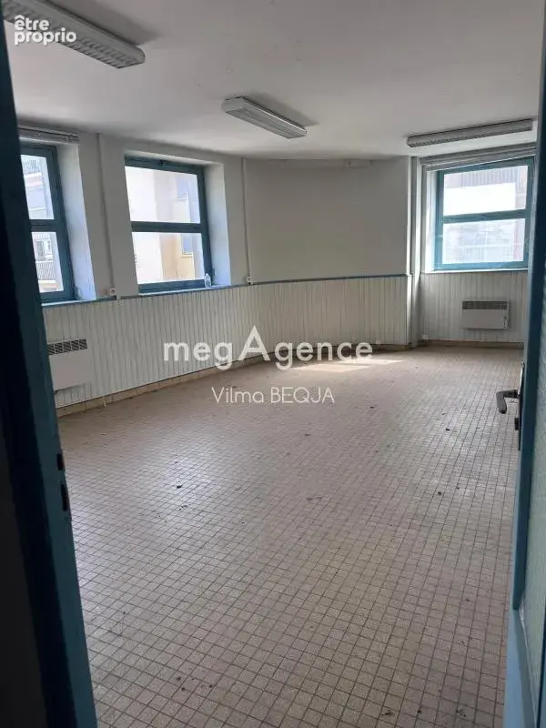 Local commercial 796 m² - photo 8