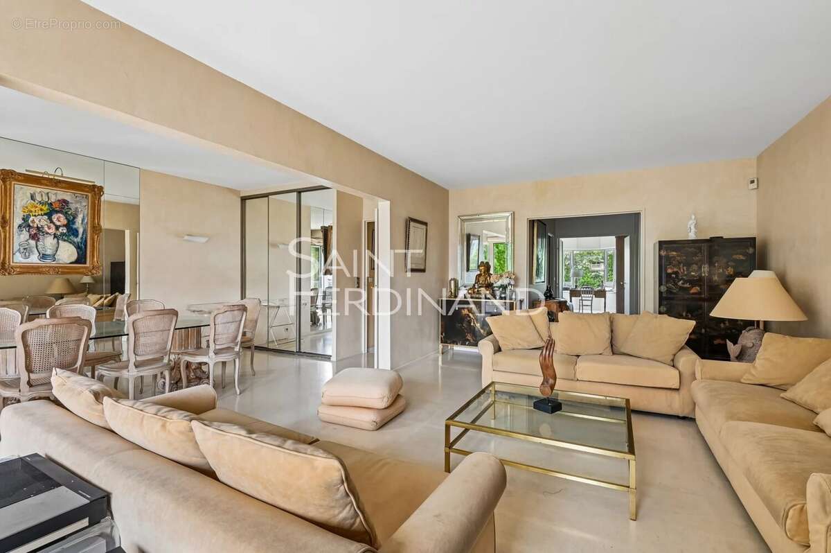 Appartement à NEUILLY-SUR-SEINE