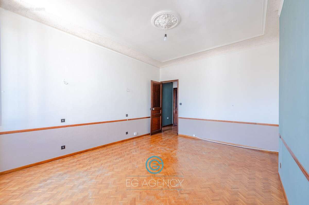 Appartement à MARSEILLE-2E