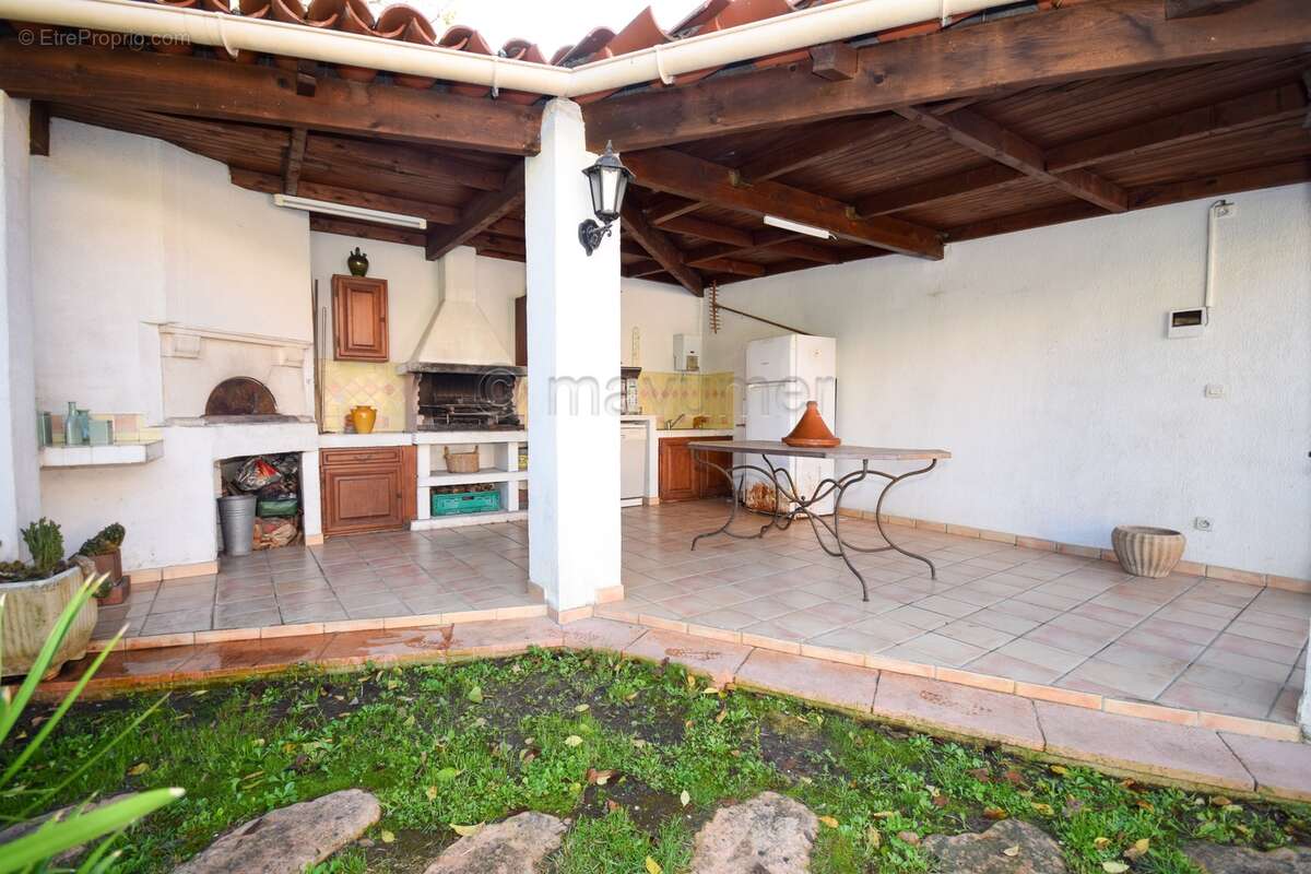 Maison à réinventer avec piscine et potentiel d?agrandissement Marseille 13009 ? Mazargues / Rolland Garros ? - Maison à MARSEILLE-9E