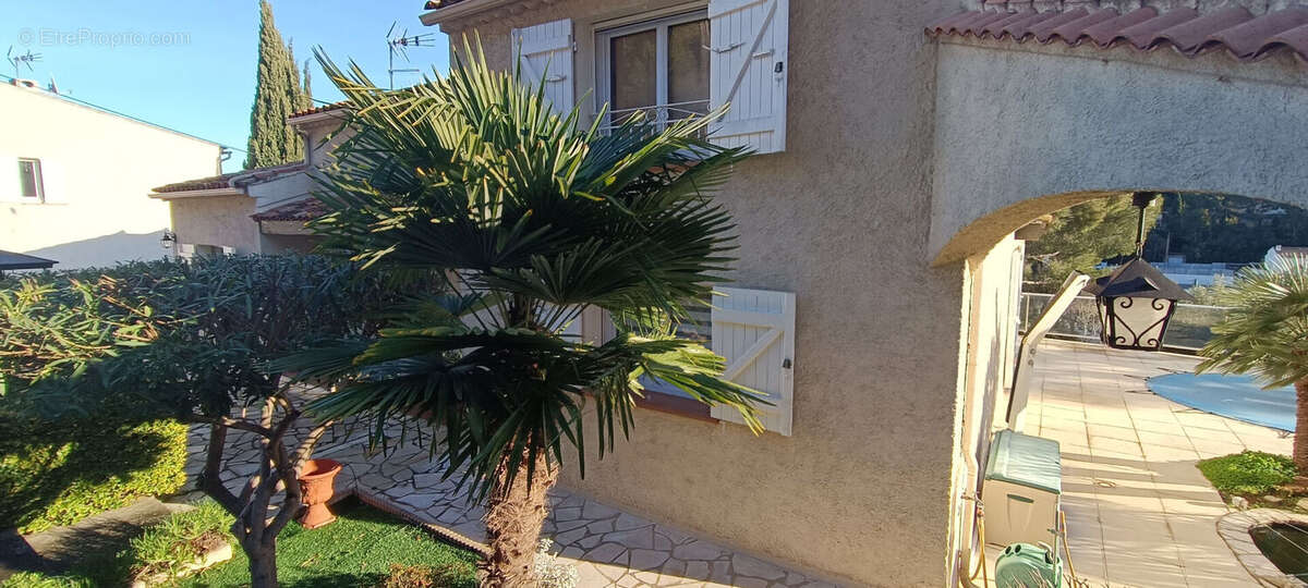 ** Sud ** MAISON Double ** Terrasse & Piscine ** Vue Dégagée ** (83500) LA SEYNE SUR MER **ur Mer 6 pièce(s) - photo 4