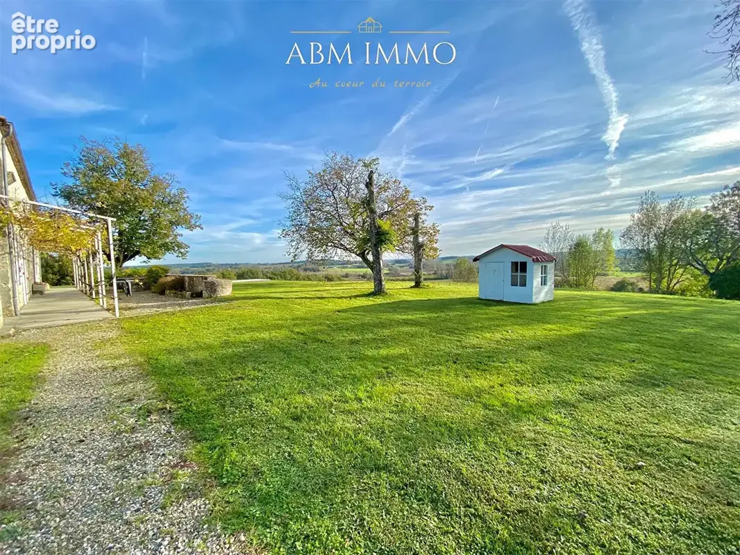 Propriété en pierre  de 400m² avec un ensemble de 4 gîtes - photo 16