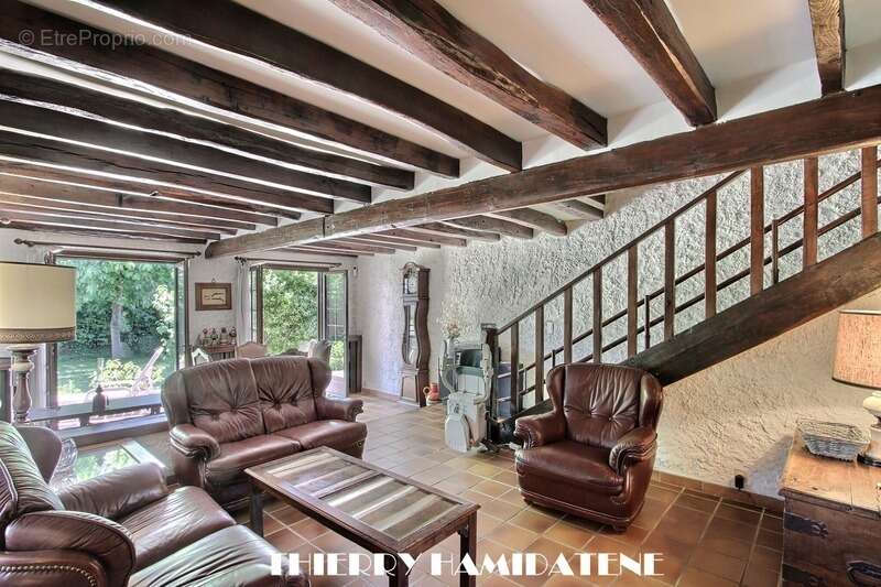 Val notre dame grande et belle maison 140m2 hbt 4 chambres ideal artisan s/sol total  100m2 3m de hauteur s/plafond grand jardin - photo 3