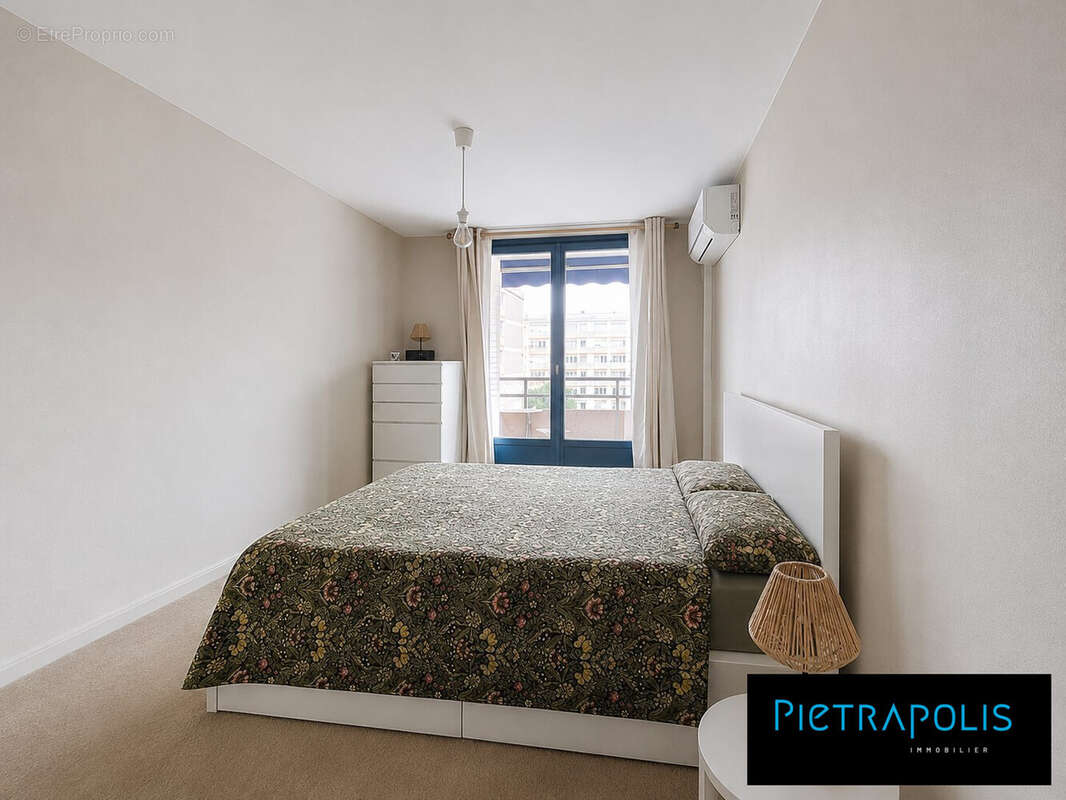 Chambre 1 - Appartement à LYON-7E