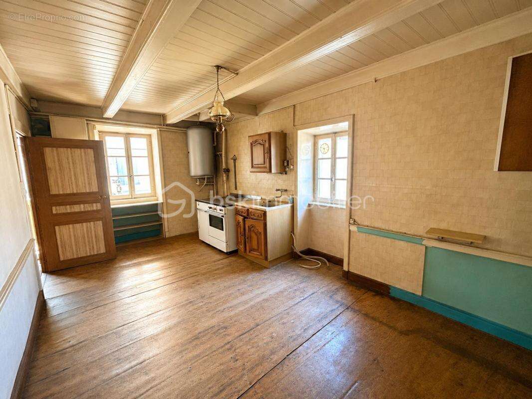 Maison de village avec terrain clos et arboré-Nombreuses dépendances - photo 4