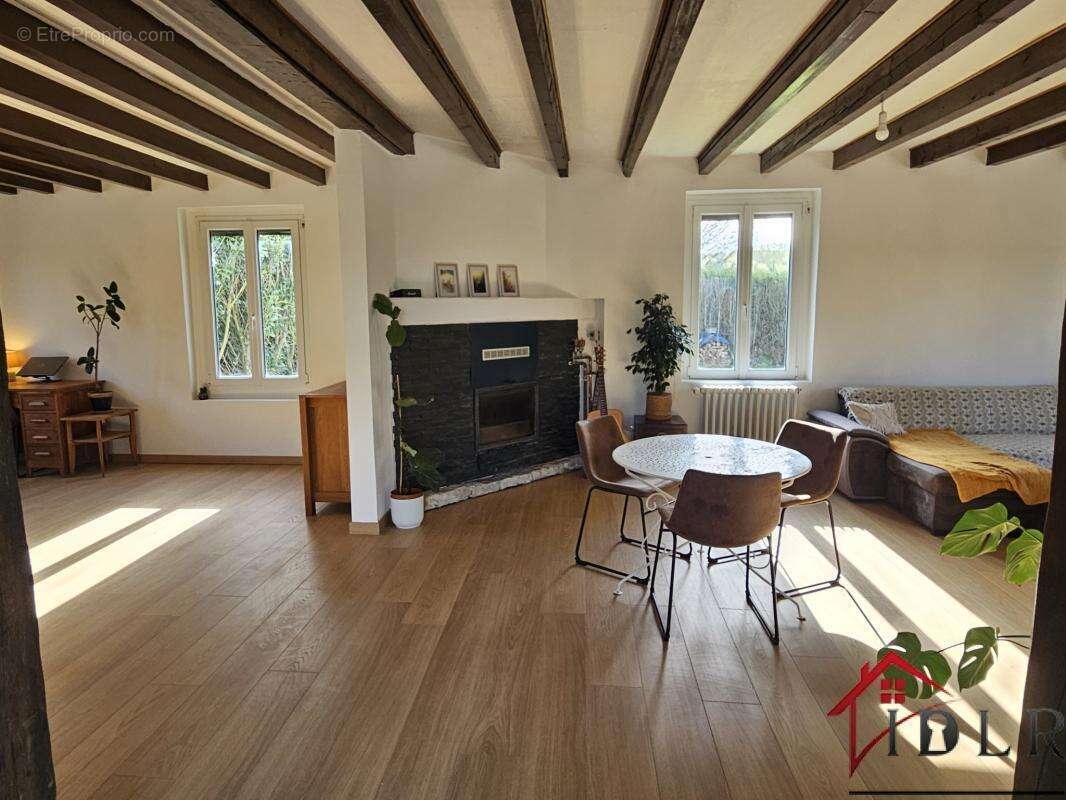 Maison à ROBERT-MAGNY-LANEUVILLE-A-REMY