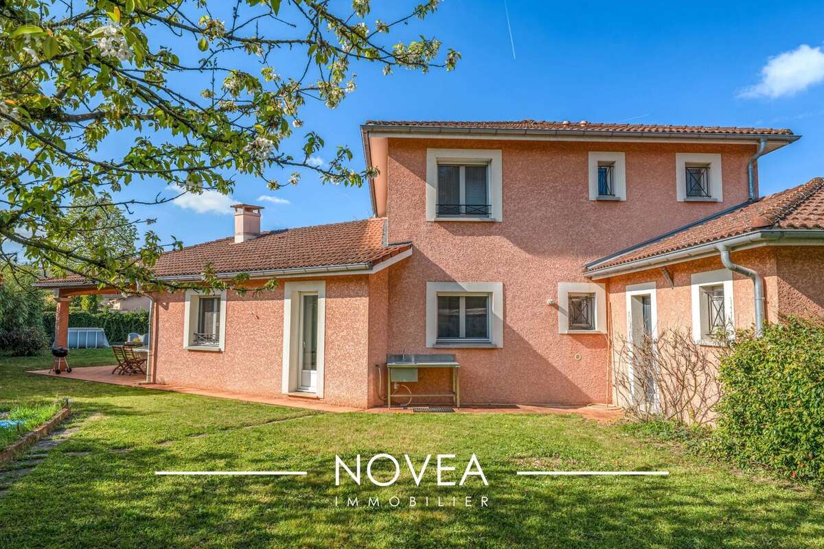 Maison à COLLONGES-AU-MONT-D'OR