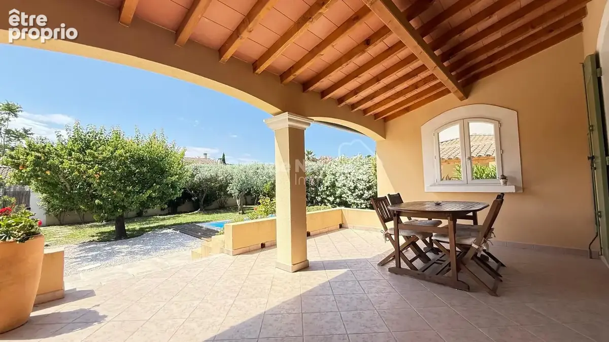 Maison plain pied - Belles prestations, piscine et terrain clos arboré - photo 7