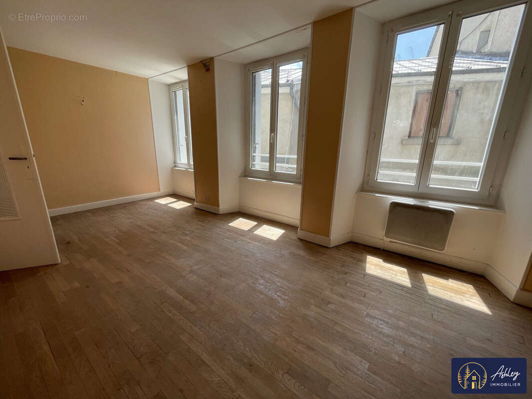 Appartement à RIOM-ES-MONTAGNES