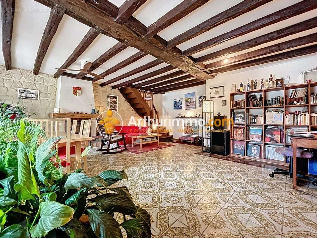 Maison à JOUY-LE-MOUTIER