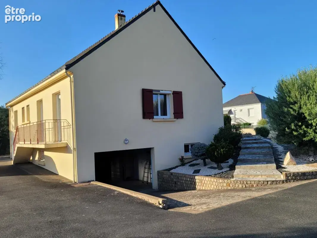 Maison de bourg 3 Chs, 1 Bureau, sur sous-sol complet, cave - photo 2