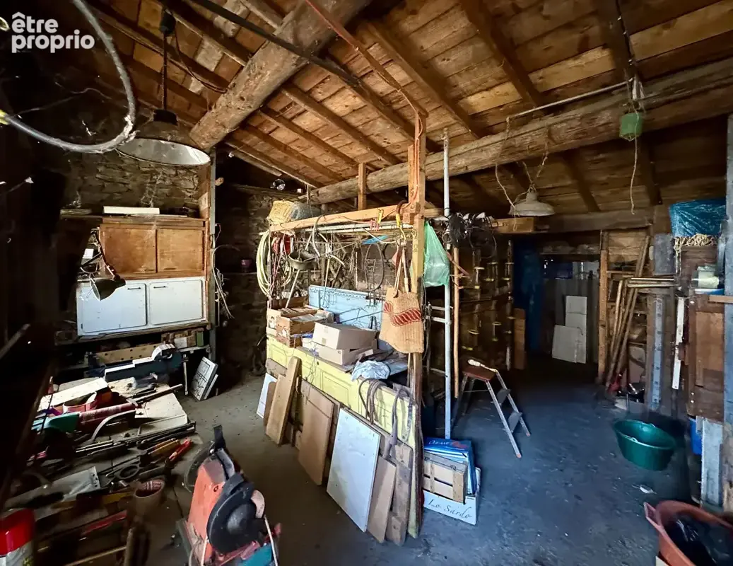 CEYRAT EN HYPER-CENTRE / Maison à fort potentiel à réhabiliter avec garage attenant ! - photo 15