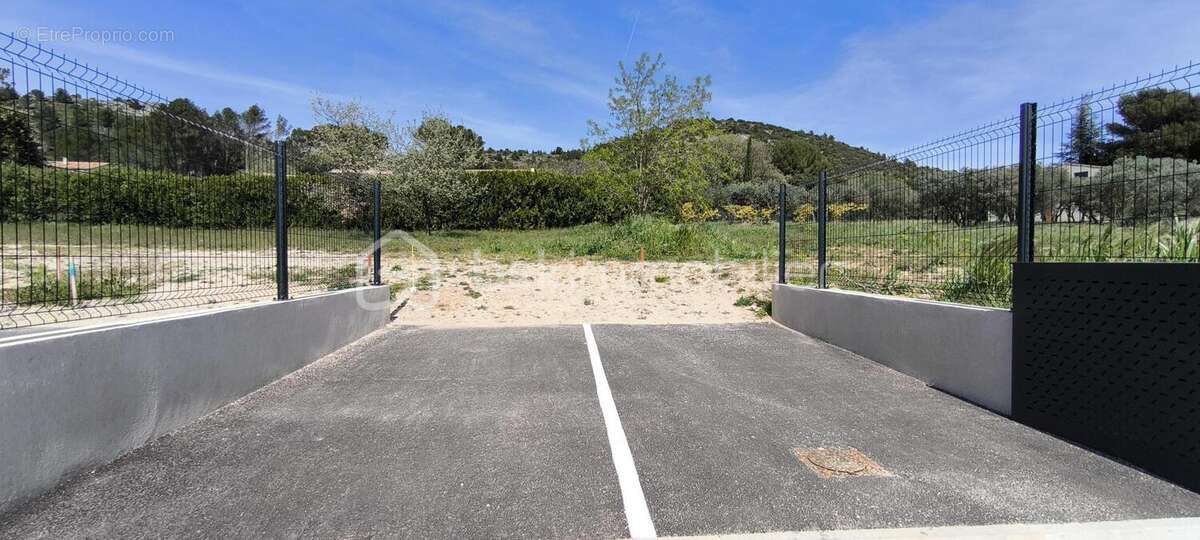 A vendre terrain constructible et viabilisé de 567 m2  , au pied du Luberon , très au calme , sur Mérindol - photo 12