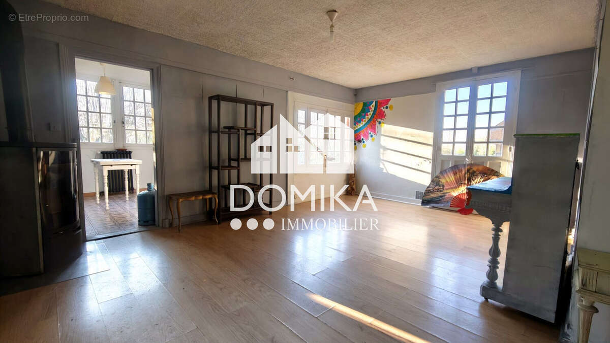 Maison secondaire séjour avec poêle à bois et cuisine - Maison à VETHEUIL