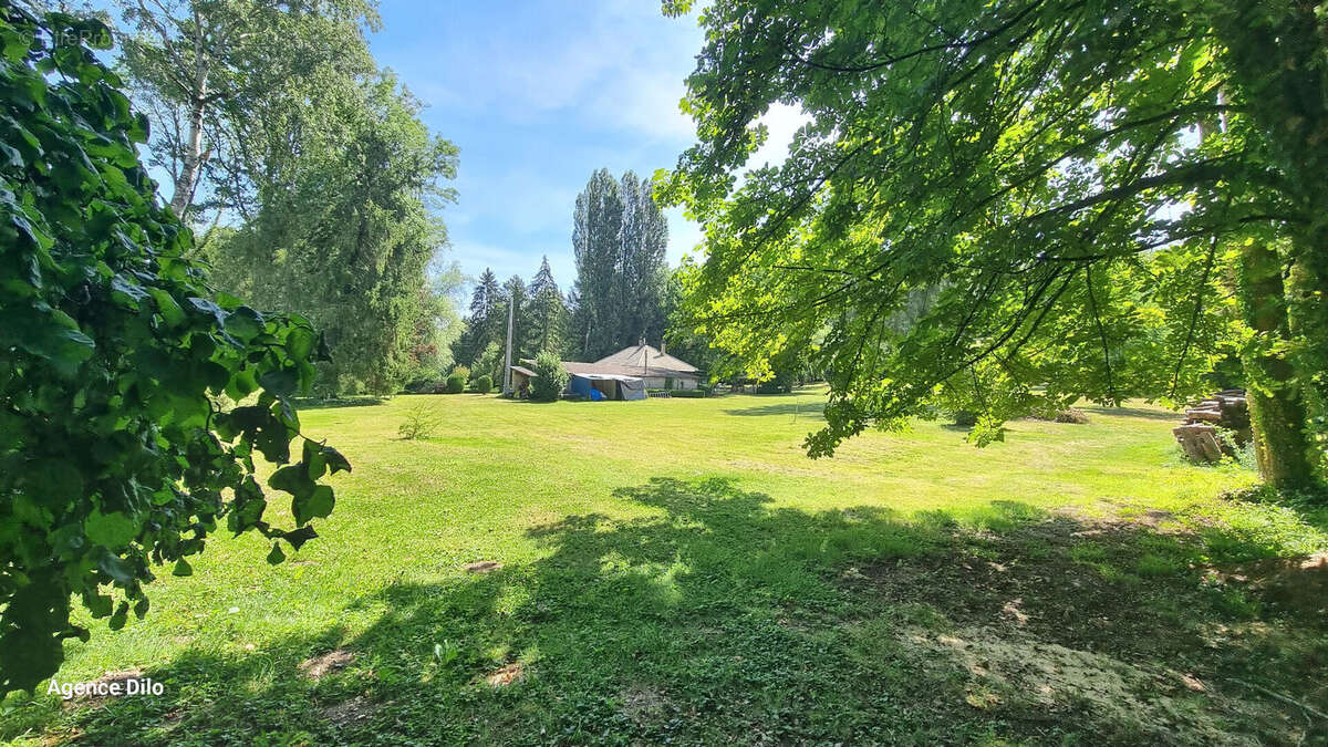 Propriété au coeur d'un parc de 1,3 hectare avec étang et  ru - photo 16