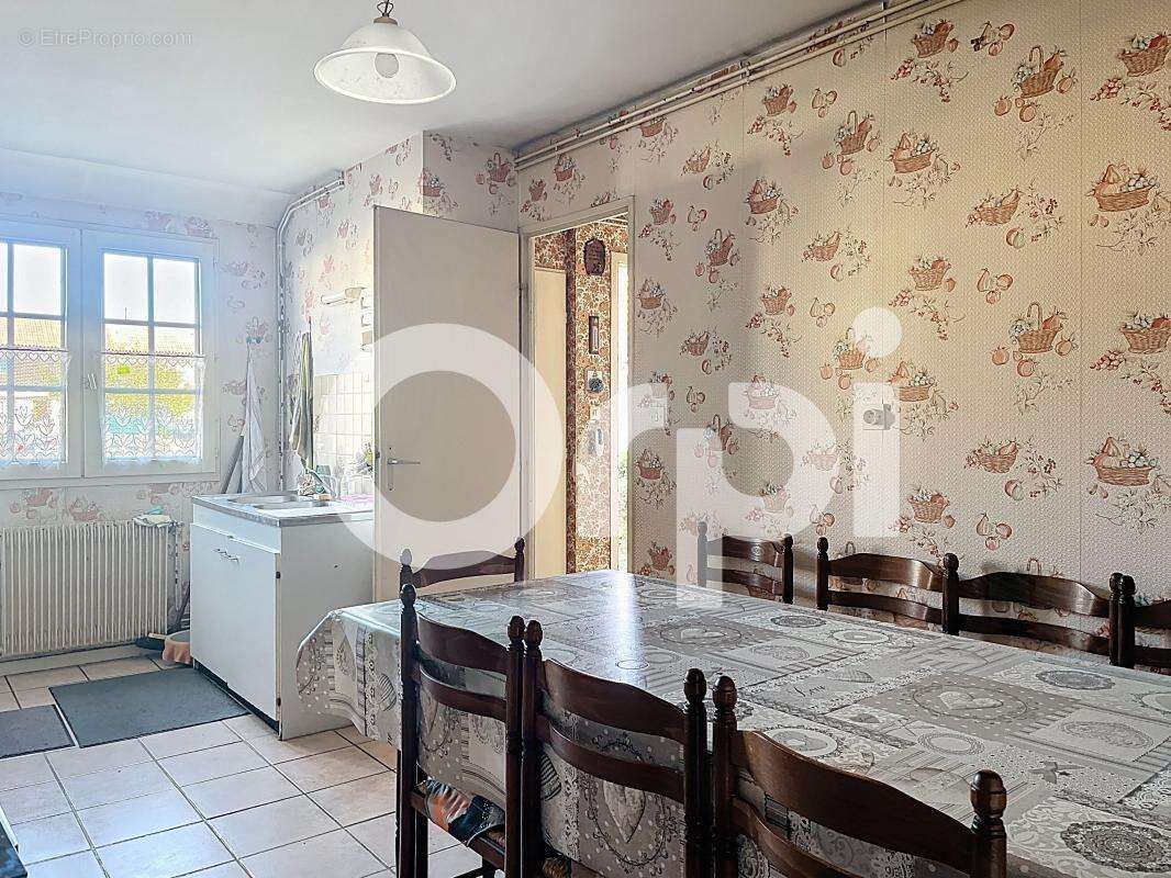 Maison à SAINT-PANTALEON-DE-LARCHE