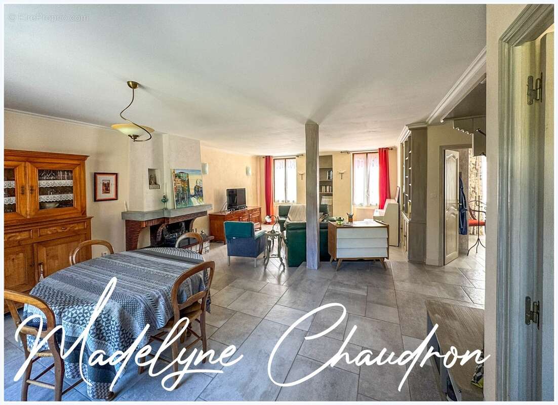 BOURAY-SUR-JUINE – Maison de caractère rénovée – DPE C – Vie de plain-pied – Jardin de plus de 1 000 m² – 4 à 6 chambres - photo 3