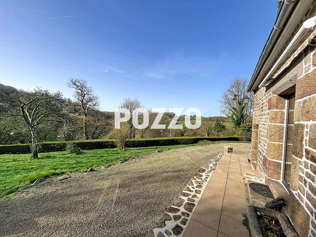 Maison à PERRIERS-EN-BEAUFICEL