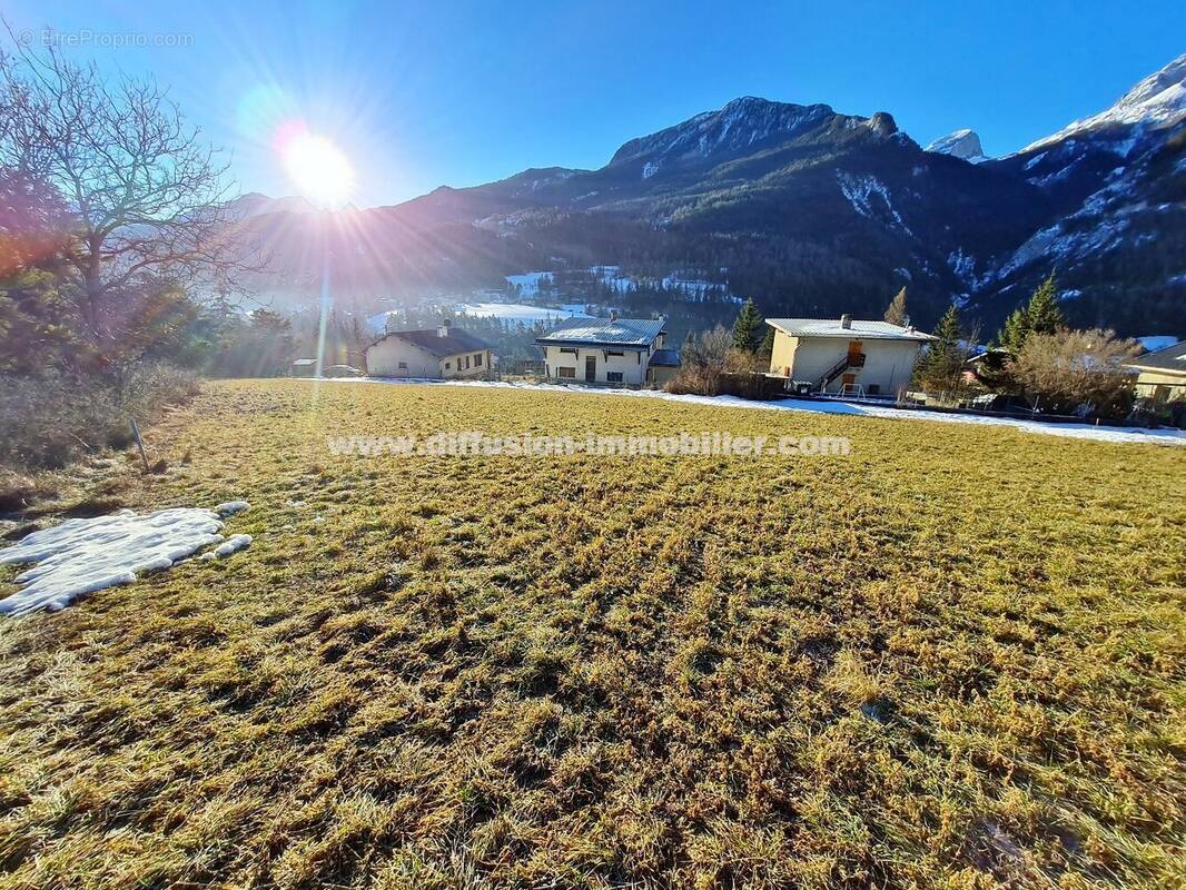 Terrain à LES THUILES