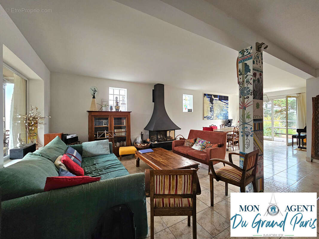 Maison à VERRIERES-LE-BUISSON