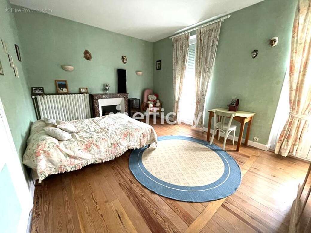 Maison à SAINT-PIERRE-LES-NEMOURS