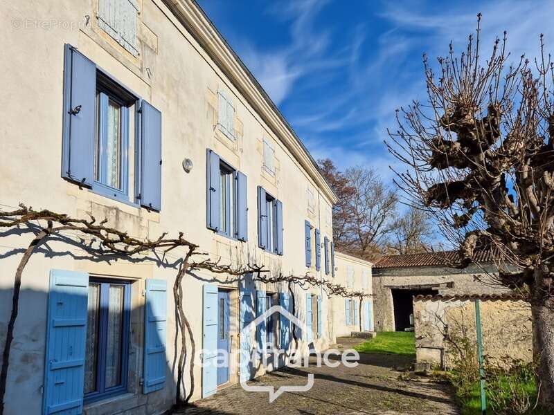 Propriété à vendre 7 pièces SAINT PARDOULT (17) sur plus de 2 hectares de terrain - photo 7
