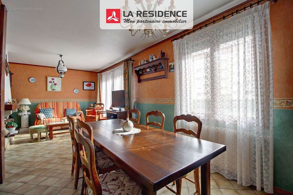 Maison à SAINT-ETIENNE-DU-ROUVRAY