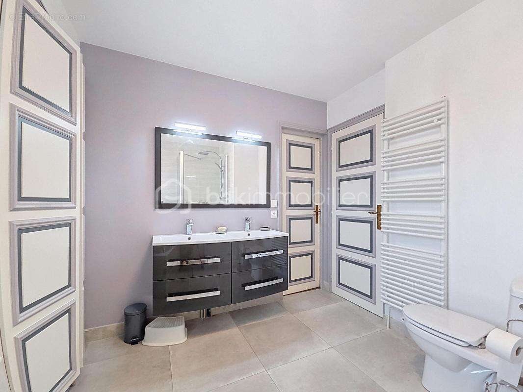 Appartement à LES PAVILLONS-SOUS-BOIS