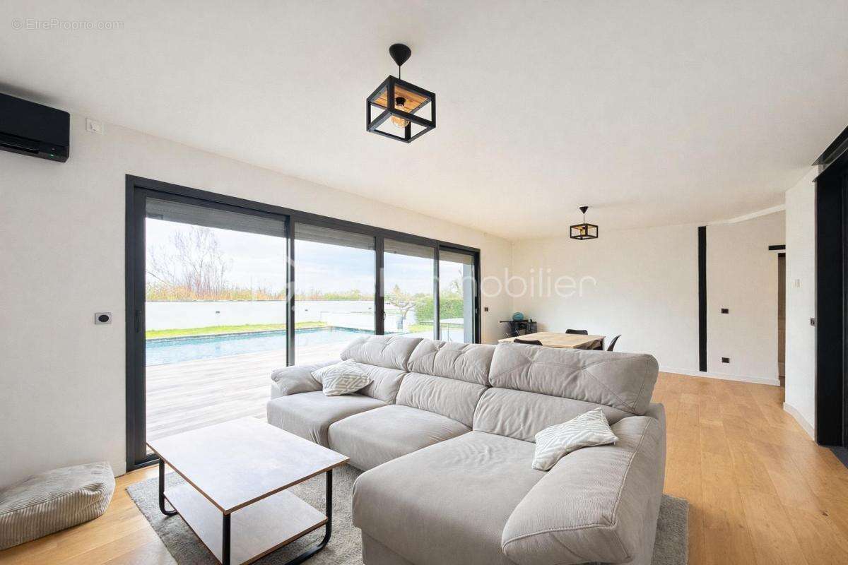 Maison à LE PLESSIS-BELLEVILLE