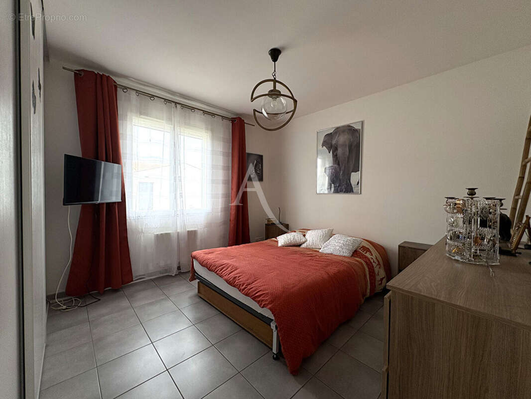 Maison à SAINTE-RADEGONDE-DES-NOYERS