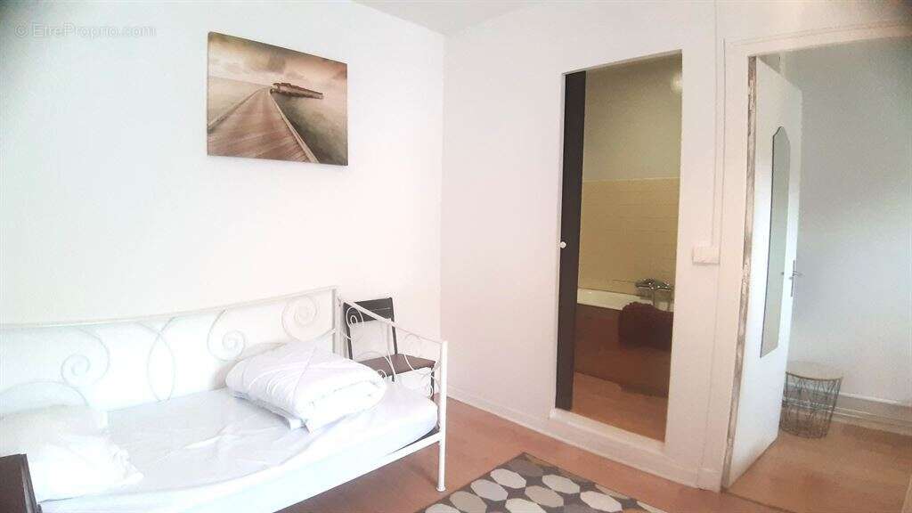 Appartement à EAUX-BONNES